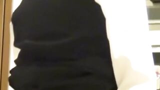 Japanese babe rubs her slit wildly on kitchen seat edge