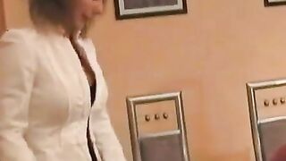 Deutschlehrerin mit dicken Titten bläst und fickt ihren Schüler