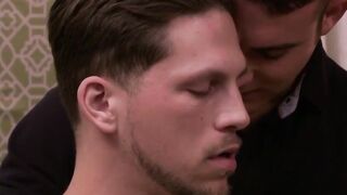 Cute hunk Killian James railed deep in the ass by Roman