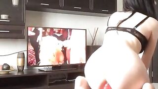 Anal Babe Plays With Sex Toys On Webcam