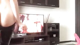 Anal Babe Plays With Sex Toys On Webcam