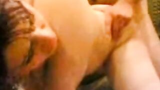 Amerikanisch-Schweizer MILF gefingert und hart gefickt