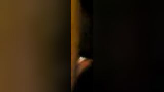 Amerikanisch-Schweizer MILF gefingert und hart gefickt