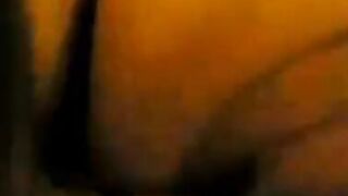 Amerikanisch-Schweizer MILF gefingert und hart gefickt