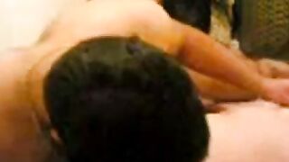 Amerikanisch-Schweizer MILF gefingert und hart gefickt