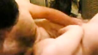 Amerikanisch-Schweizer MILF gefingert und hart gefickt