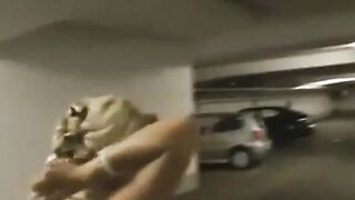 Deutsches Amateur-Video mit blonder MILF und großen Titten