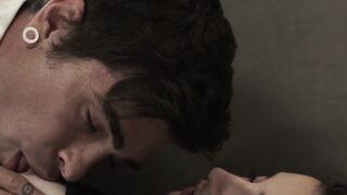 Lucky Fate seduces Stevie Moon for anal and facial