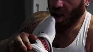 Riley services Damien Rouxs sore black feet then foot fucks