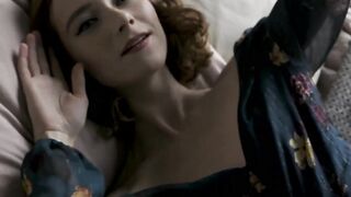 Rona Talin strips seductively ending in nude bedroom reveal