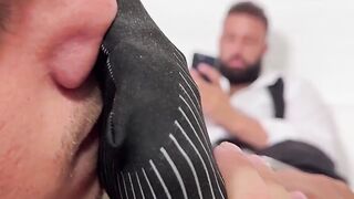 Buff Maui and Drew bare huge feet for Dan Edwards adoration