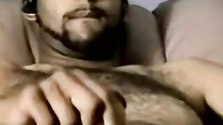 JoeSchmoeXXX.com - Bearded dude with hairy chest jerks off in amateur video with inte