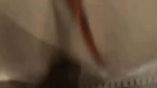 Svensk sötnos Ammande orgasm under analmassage av pojkvän