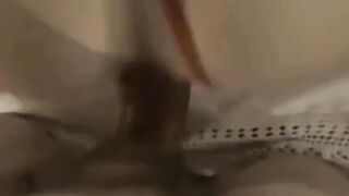 Svensk sötnos Ammande orgasm under analmassage av pojkvän