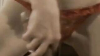 Svensk sötnos Ammande orgasm under analmassage av pojkvän