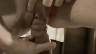 Svensk sötnos Ammande orgasm under analmassage av pojkvän