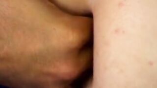 Feuchte deutsche MILF liebt Anal-Dildo-Spiele