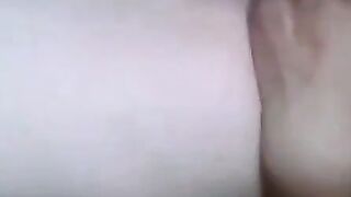 Milf se da un tratamiento con pepino
