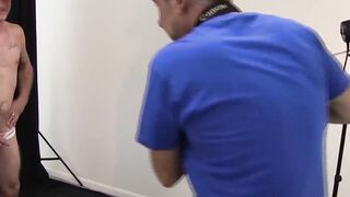Horny bottom creampied by kinky photographer