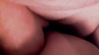 Double pénétration pour une Française amateur qui adore le fisting anal