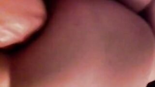 Double pénétration pour une Française amateur qui adore le fisting anal