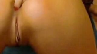 Webcam Girl DPs Herself with Fingers and Toys