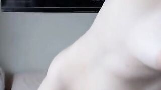Big White Booty Cam Girl