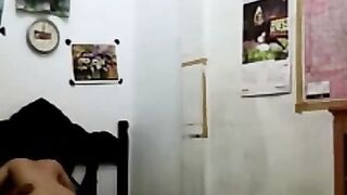 Indonesian Babe Orgasms on Fucking Machine