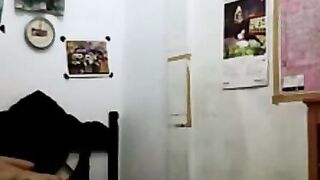 Indonesian Babe Orgasms on Fucking Machine