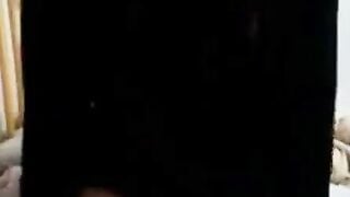 Singaporean Amateur Masturbates on Cam
