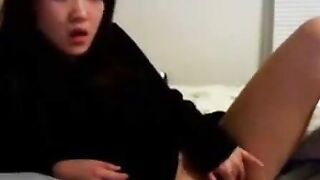 Singaporean Amateur Masturbates on Cam