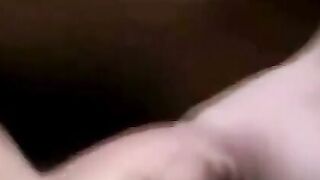 Suomalainen amatöörikaksoispensas autossa