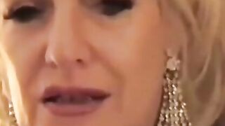 Reicher deutscher GILF-Hotel-Hookup mit einem Gigolo