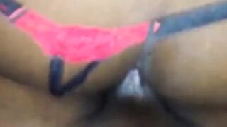 Gros Cul Blackette : Fessier rebondi en string