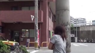 She craves urgent pee and brings pal to film outdoor release