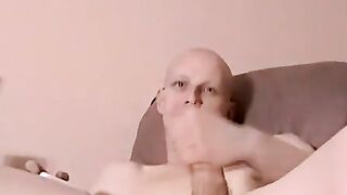 Mature amateur jerked then sucked by BBC expert