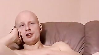 Mature amateur jerked then sucked by BBC expert