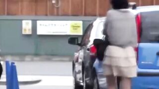Discreet film of Asian babes rushed bladder relief