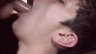 Muscular hunk enjoys mind blowing blowjob from eager dude