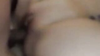 Deutsche Amateurin mit großen Titten versucht es mit Analsex