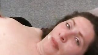 Deutsche MILF-Amateurin bekommt eine Gesichtsbehandlung