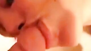 Svensk blond amatör suger Hardcore