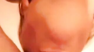 Svensk blond amatör suger Hardcore