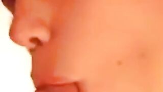Svensk blond amatör suger Hardcore