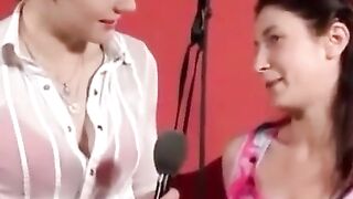 Akrobatischer Analsex mit einer brünetten deutschen Amateurin