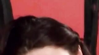 Akrobatischer Analsex mit einer brünetten deutschen Amateurin