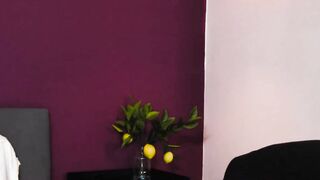 Emma Hix seduces Serene Siren into pussy licking