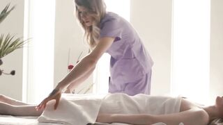 Casey Kisses rams Ella Hollywoods dripping hole during massage
