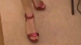 Deutscher Amateur mit roten Schuhen Footjob