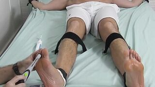 Bed tied stud laughs through toe tickle